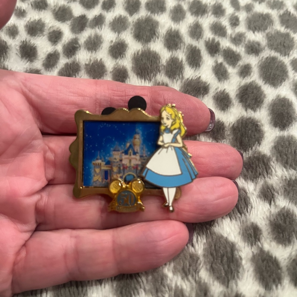 Disney Alice in Wonderland Pin